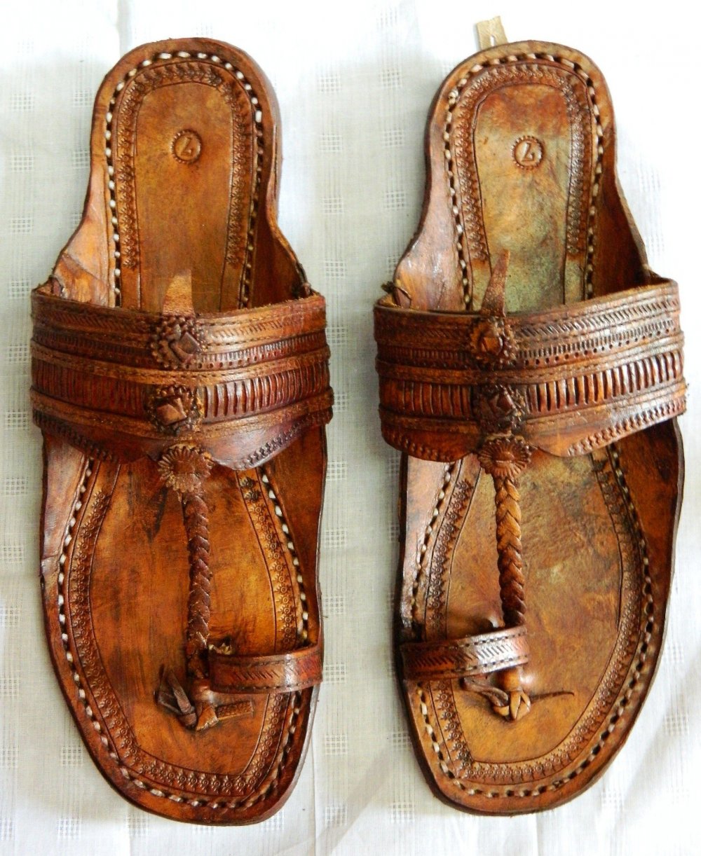 Традиционная индийская обувь